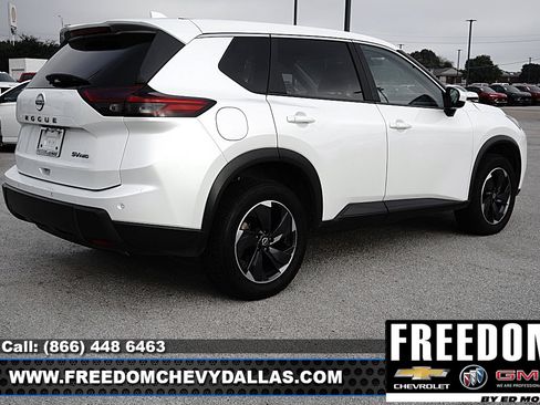 Used 2024 Nissan Rogue SV AWD/4WD image 39