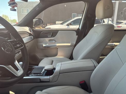 Used 2022 Mercedes-Benz GLB 250 4MATIC image 32