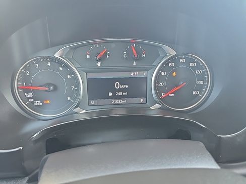 Used 2024 GMC Terrain SLT image 32