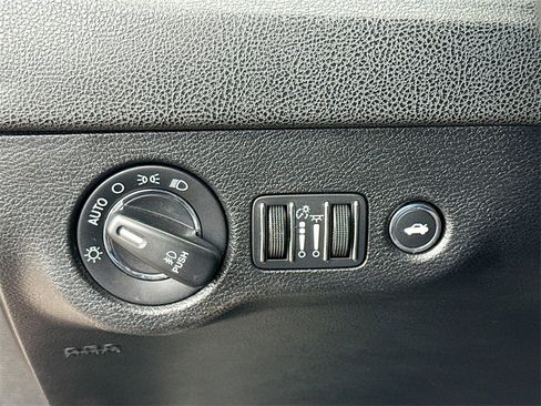 Used 2021 Chrysler 300 Touring w/ Driver Convenience Group image 10