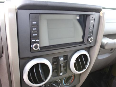 Used 2008 Jeep Wrangler Unlimited Sahara AWD/4WD image 15