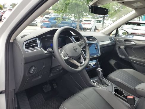 Certified 2023 Volkswagen Tiguan SE FWD image 25