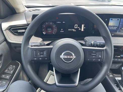 Used 2026 Nissan Kicks SV AWD/4WD image 18