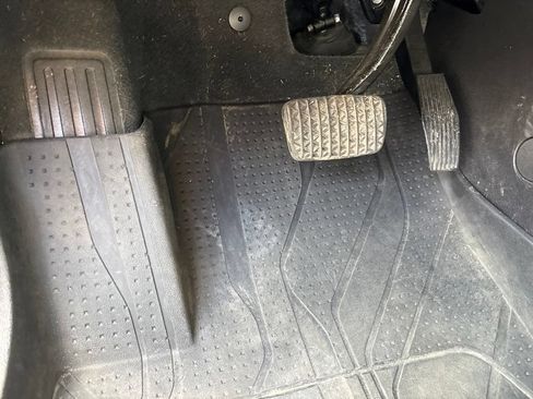 Used 2024 Chevrolet Equinox LT w/ LPO, Floor Liner Package FWD image 25