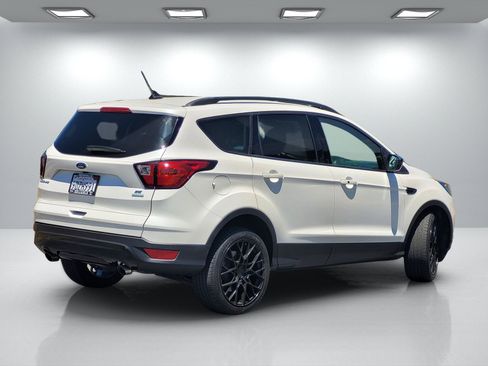 Used 2019 Ford Escape SE FWD image 4