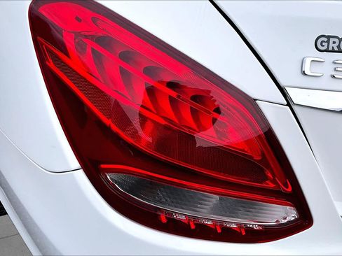 Used 2018 Mercedes-Benz C 300 4MATIC Sedan image 27