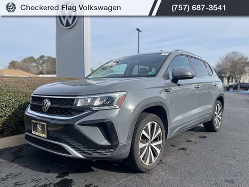 Used 2022 Volkswagen Taos SE image 1