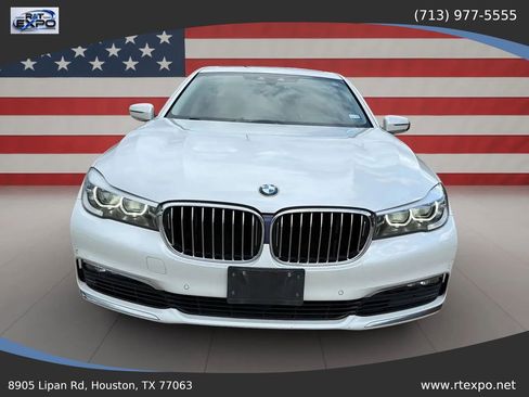 Used 2018 BMW 740i xDrive AWD/4WD image 3