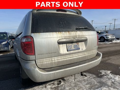 Used 2003 Chrysler Town & Country EX image 25