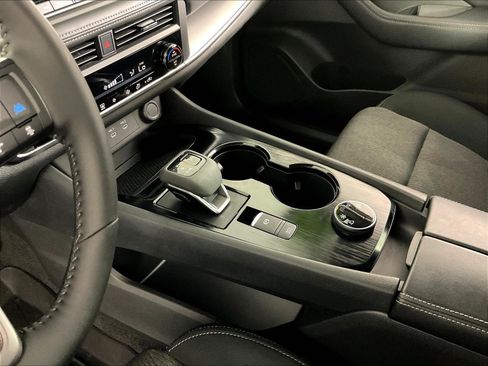 Certified 2026 Nissan Rogue SV AWD/4WD image 18