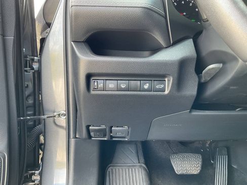 Used 2022 Toyota RAV4 XLE w/ Convenience Package AWD/4WD image 16