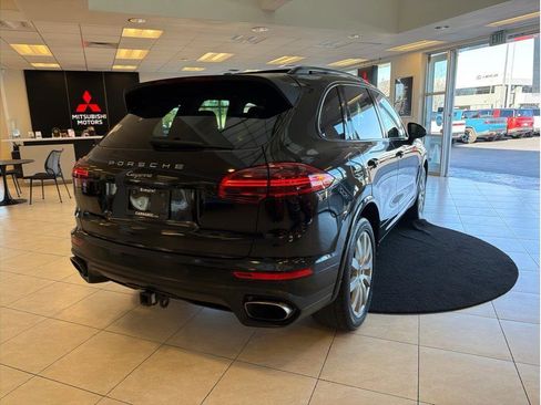 Used 2017 Porsche Cayenne Platinum Edition image 5
