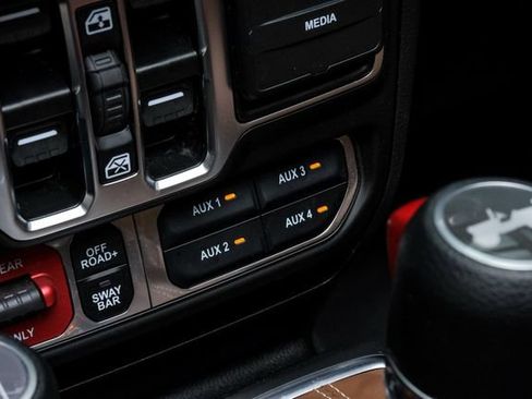 Used 2025 Jeep Wrangler Unlimited Rubicon w/ Technology Group image 86