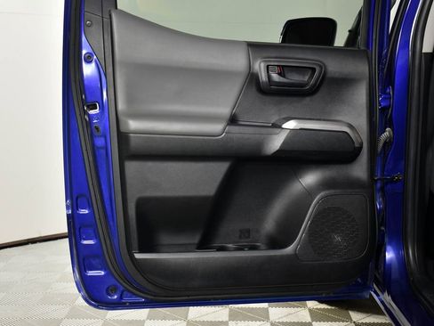 Used 2022 Toyota Tacoma SR5 w/ Technology Package image 21