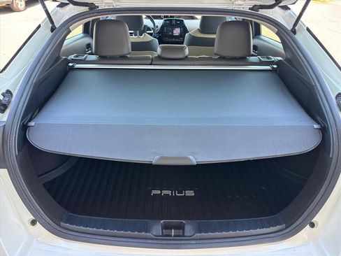 Used 2017 Toyota Prius Four FWD image 3