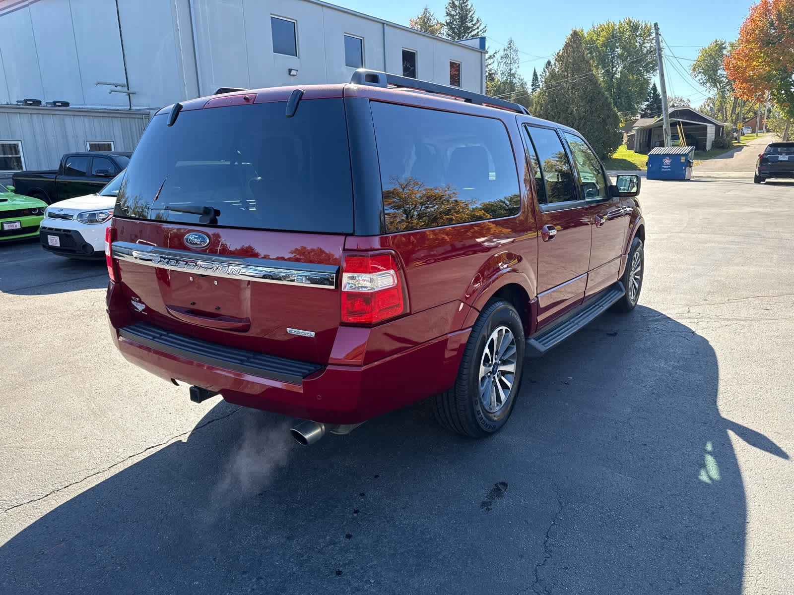 Used 2016 Ford Expedition EL XLT w/ Equipment Group 202A AWD/4WD image 3