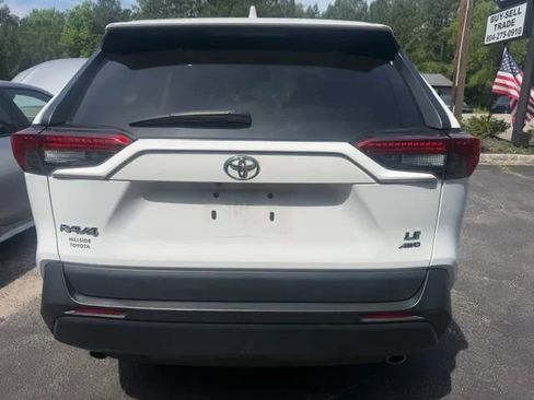 Used 2023 Toyota RAV4 LE AWD/4WD image 4