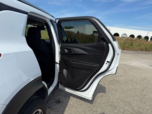 Used 2024 Chevrolet TrailBlazer LT w/ Driver Confidence Package image 25