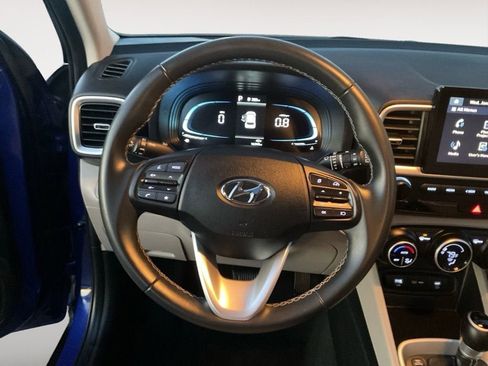 Used 2025 Hyundai Venue SEL FWD image 14