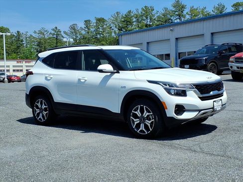 Used 2023 Kia Seltos EX AWD/4WD image 1