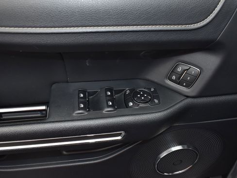 Used 2024 Ford Expedition XLT image 14