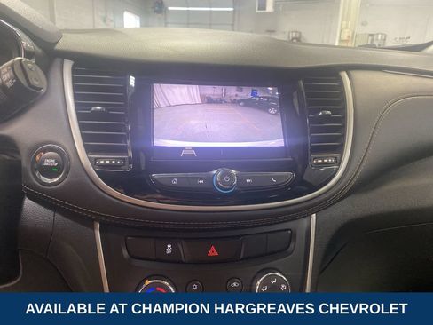 Used 2020 Chevrolet Trax LT w/ LT Convenience Package FWD image 19