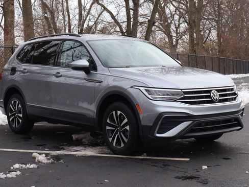 Used 2022 Volkswagen Tiguan S image 11