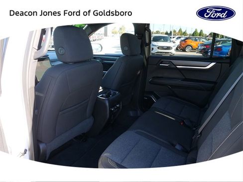 Used 2025 GMC Acadia Elevation image 16