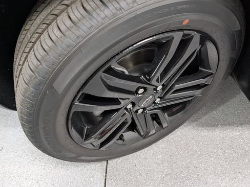 New 2026 Chevrolet TrailBlazer LT w/ Midnight Edition FWD image 9