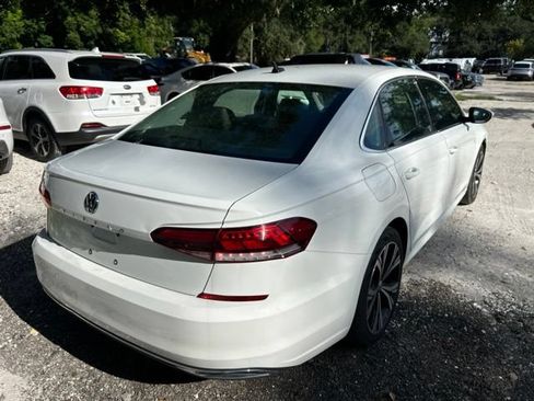 Used 2022 Volkswagen Passat 2.0T SE FWD image 4
