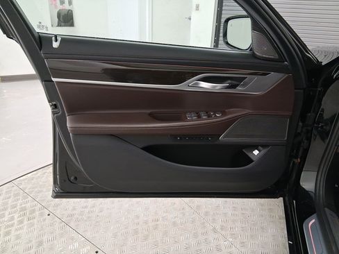 Certified 2022 BMW 750i xDrive w/ Luxury Rear Seating Package image 18