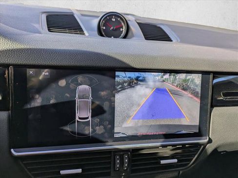 Used 2020 Porsche Cayenne image 18