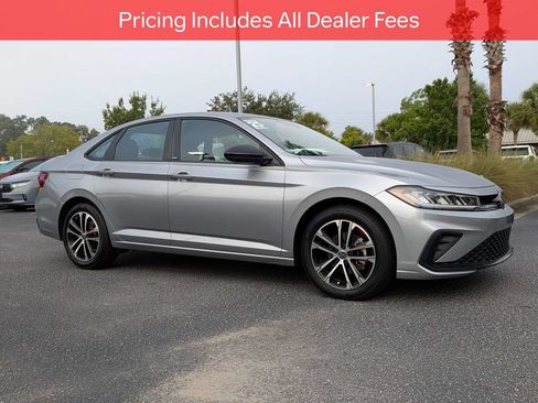 Used 2025 Volkswagen Jetta Sport FWD image 2