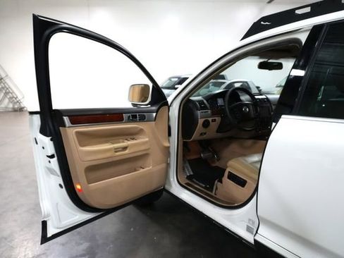 Used 2006 Volkswagen Touareg V10 TDI image 28