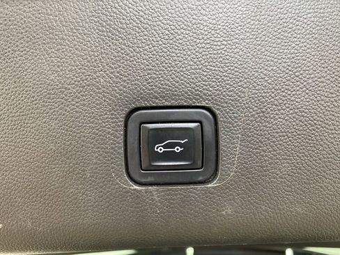 Used 2023 Chevrolet Traverse LT AWD/4WD image 30