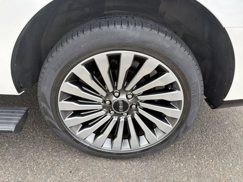 Used 2019 Lincoln Navigator Reserve w/ Cargo Package AWD/4WD image 34