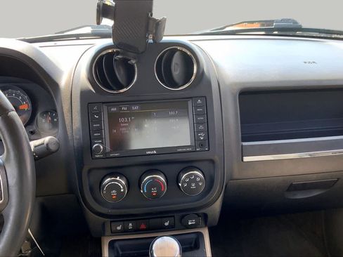 Used 2014 Jeep Patriot Latitude FWD image 7