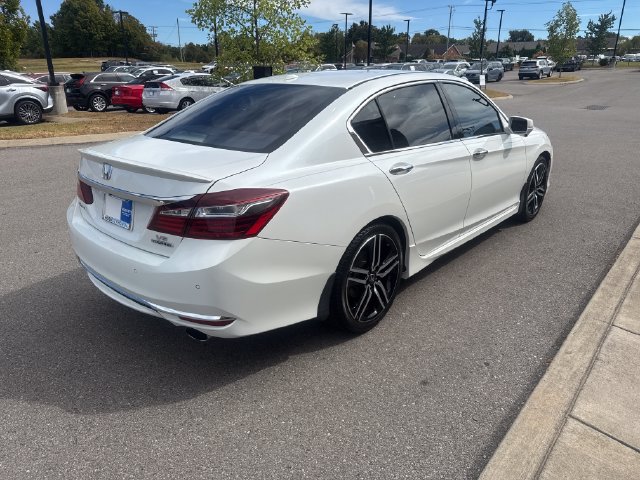 Used 2017 Honda Accord Touring image 4
