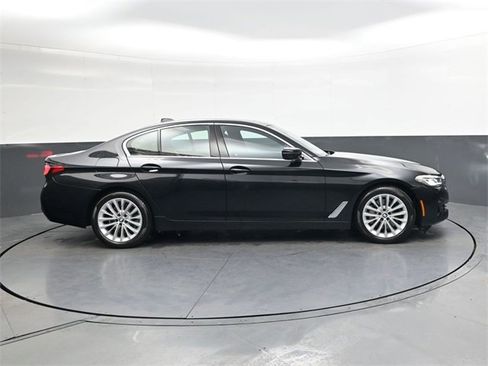 Used 2022 BMW 530i w/ Premium Package image 3