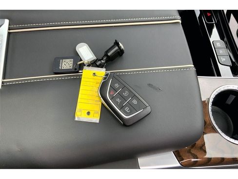 Used 2025 Cadillac Escalade Sport Platinum w/ LPO, ONYX Package AWD/4WD image 14