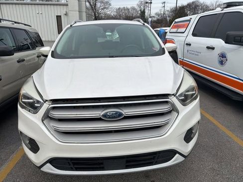 Used 2019 Ford Escape Titanium image 2