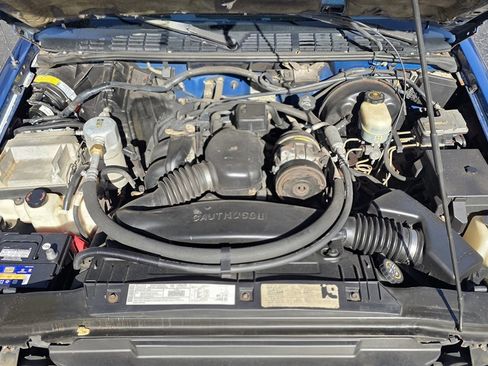 Used 2000 Chevrolet S10 Pickup LS w/ Preferred Equipment Group image 10