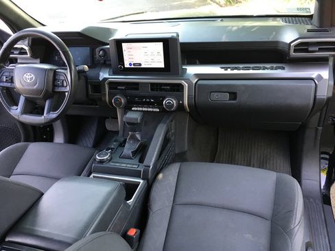 Used 2024 Toyota Tacoma SR5 AWD/4WD image 32