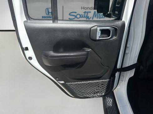 Used 2021 Jeep Gladiator Mojave AWD/4WD image 25