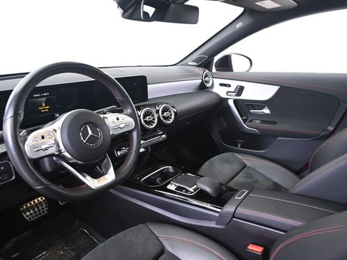 Used 2020 Mercedes-Benz CLA 250 4MATIC image 4