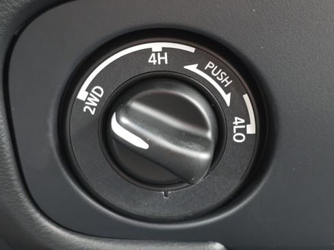 New 2026 Nissan Frontier SV image 15