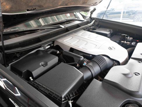 Used 2023 Lexus GX 460 Luxury w/ Sport Design Package AWD/4WD image 32