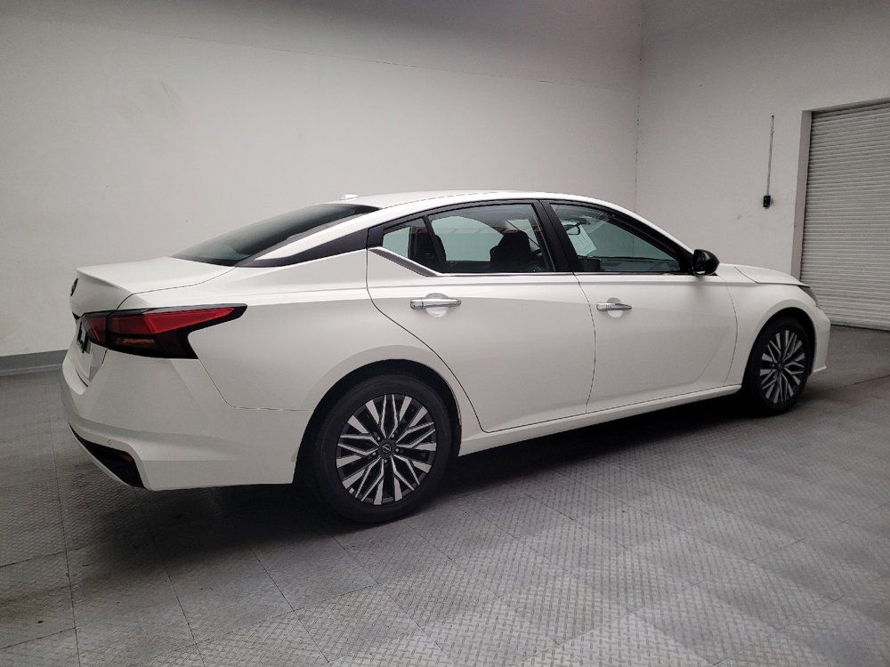 Used 2025 Nissan Altima 2.5 SV FWD image 10