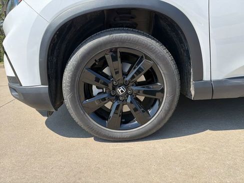 Used 2025 Honda Pilot Black Edition image 9