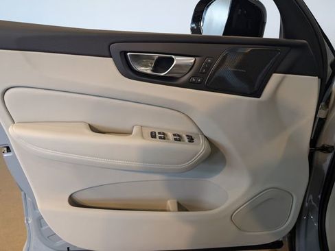 New 2026 Volvo XC60 B5 Ultra w/ Protection Package Premier image 8